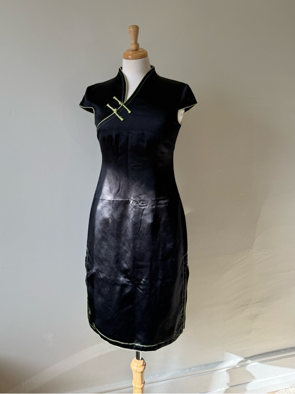 Vintage Style Black Satin Cheongsam Mini Dress Lime Green Trim y2k / 90s - Picture 2 of 12